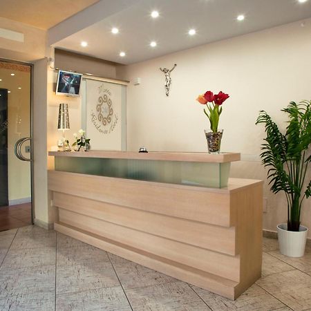 Motta Residence Hotel Мотта-Сант'Анастазия Экстерьер фото