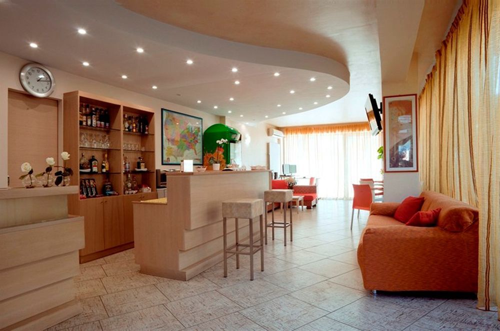Motta Residence Hotel Мотта-Сант'Анастазия Экстерьер фото