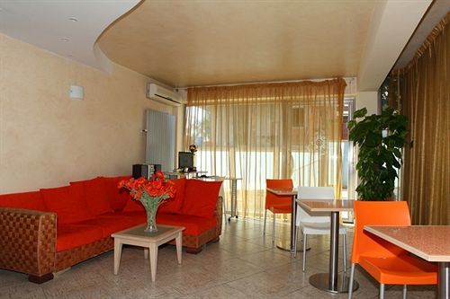 Motta Residence Hotel Мотта-Сант'Анастазия Экстерьер фото