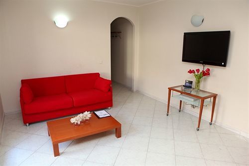 Motta Residence Hotel Мотта-Сант'Анастазия Экстерьер фото